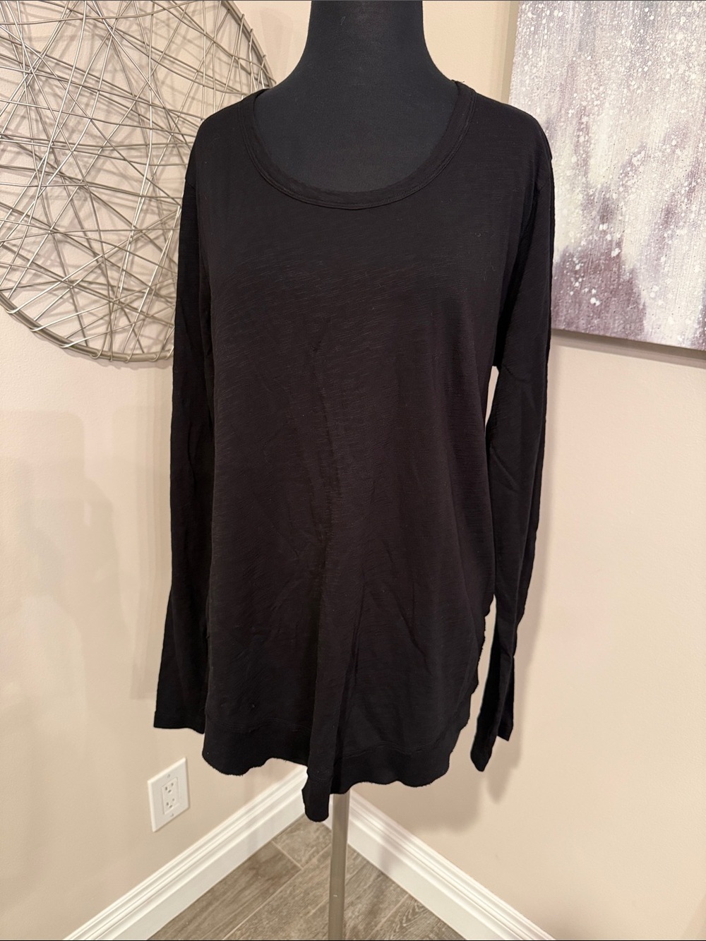 Black Curved Hem Long Sleeve Tee size X-Large